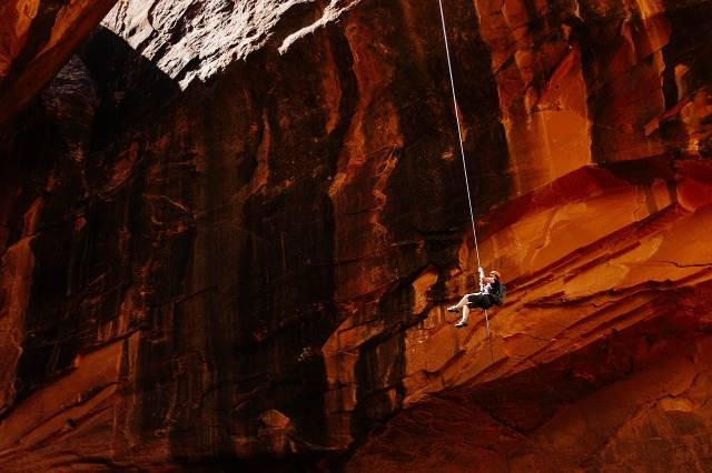Ilustrasi perlengkapan panjat tebing. Foto: Pixabay