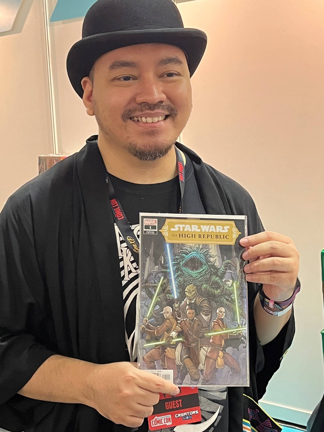 Ilustrator Ario Anindito di Singapore Comic Con 2023. Foto: Adhie Ichsan/kumparan