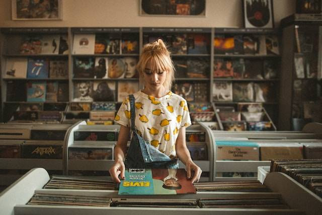Ilustrasi Gaya Musik dalam Lagu Karaoke Gen Z. Foto: Unsplash.com