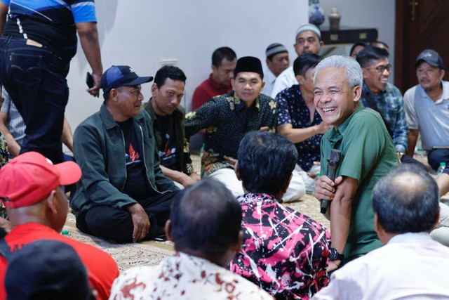 Ganjar menemui ratusan nelayan dari berbagai wilayah Indonesia di kediamannya, Patra Kuningan Jakarta, Minggu (10/12/2023). dok Istimewa
