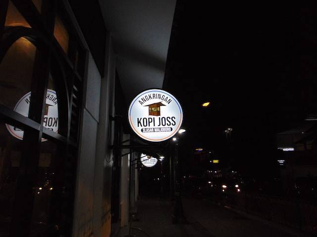 Ilustrasi Angkringan Puncak Bibis Jogja, sumber foto: unsplash.com/Cemy