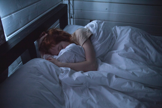 Gambar perempuan yang sedang tidur. Foto: Pexels