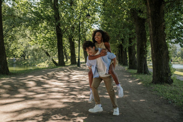 illustrasi hubungan remaja (sumber : Pixels: Ron Lach)