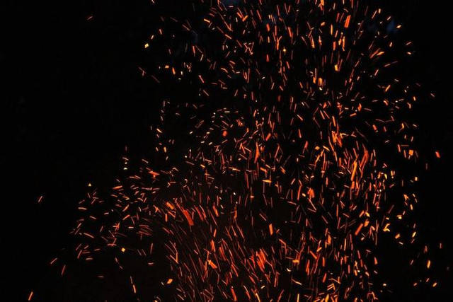 Ilustrasi Ciri-ciri Reaksi Eksoterm. Sumber: unsplash.com/ Peter Yost