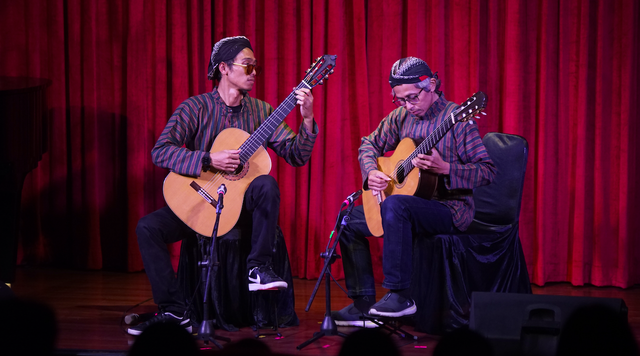 Penampilan Duo Guitar, Rahmat Raharjo dan Mardian Bagus. Foto: Arif UT / Pandangan Jogja