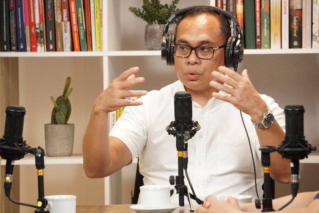 Pakar Hukum Internasional Hikmahanto Juhana dalam program DipTalk kumparan. Foto: Dicky Adam Sidiq/kumparan