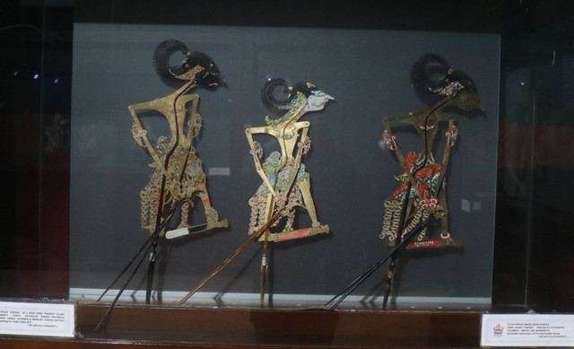 Ilustrasi Jenis Wayang Lain (yang berbeda secara visual dengan Wayang Kampung Sebelah). Sumber: Dokumentasi Pribadi.