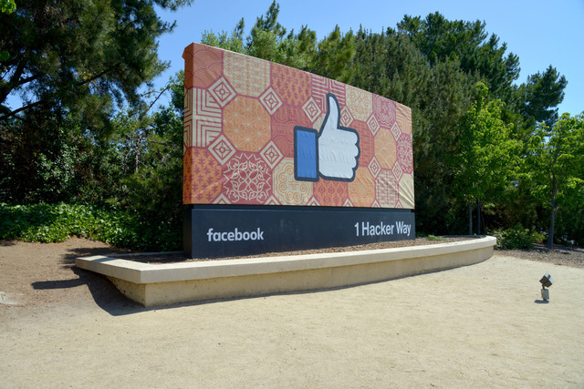 Ilustrasi Status FB Keren Banyak Like. Foto: Unsplash/Greg Bulla