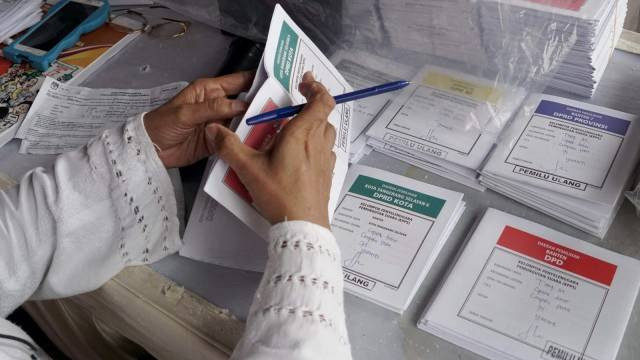 Ilustrasi petugas KPPS. Foto: Helmi Afandi/kumparan