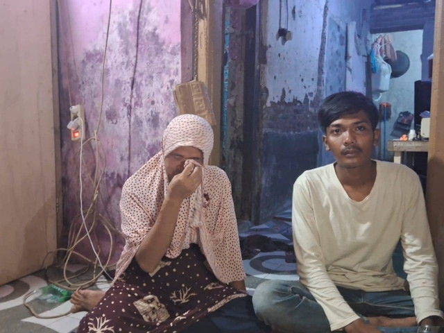 Rosehah (kiri) dan anaknya yang berusia 27 tahun. Dok: kumparan.