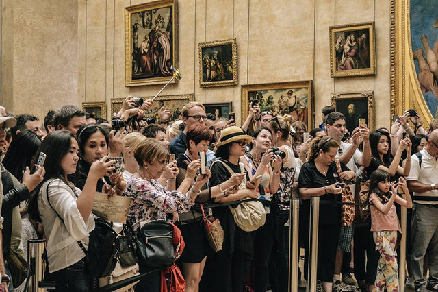 Ilustrasi cara mempublikasikan kegiatan pameran. Sumber: www.unsplash.com