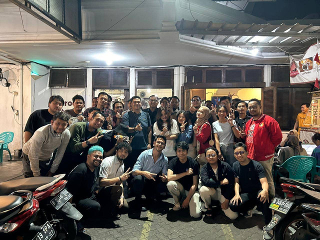 Penulis dan pelawak Zarry Hendrik menggelar kopdar bersama para konten kreator, pelaku seni, dan penggiat media sosial untuk mendukung Prabowo-Gibran pada 11 Desember 2023. Foto: Dok. Istimewa