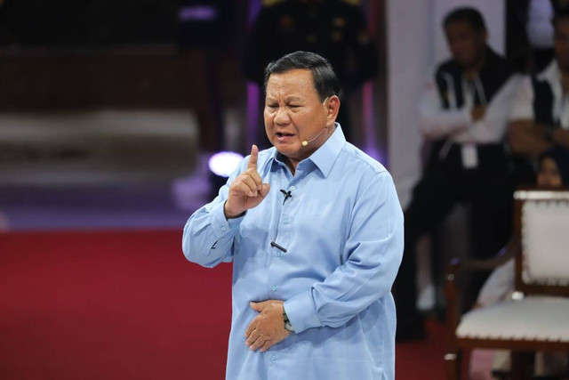 Prabowo Subianto saat debat pertama Calon Presiden Pemilu 2024 di KPU RI, Jakarta, Selasa (12/12/2023). Foto: Iqbal Firdaus/kumparan