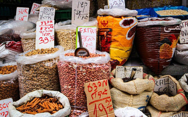 Ilustrasi monopoli perdagangan VOC. Sumber: Karolína Balogová/pexels.com