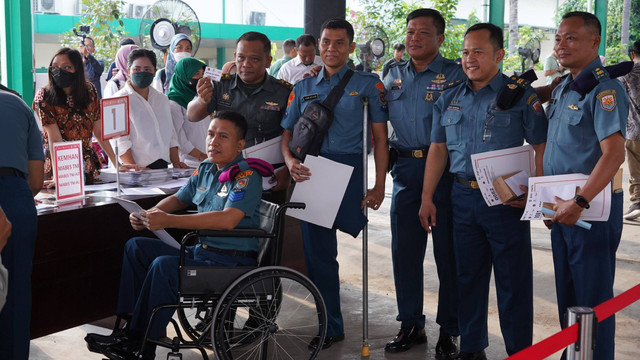 Bekerja sama dengan Kementerian Pertahanan, para disabilitas yang mendapatkan Nomor Induk Berusaha (NIB) dari Kementerian Investasi. Foto: Kementerian Investasi.