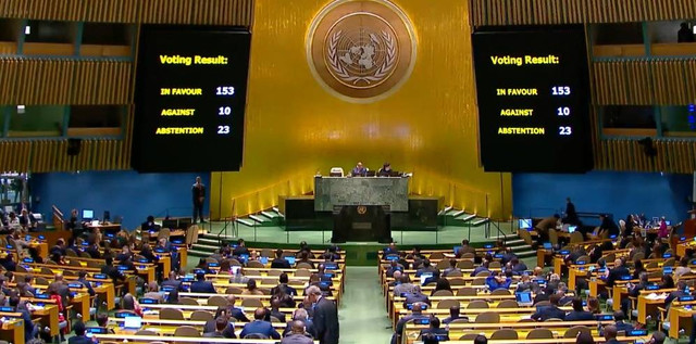 Majelis Umum PBB mengadopsi resolusi mengenai Jalur Gaza yang menuntut gencatan senjata kemanusiaan, perlindungan warga sipil, pembebasan segera semua sandera tanpa syarat dan akses kemanusiaan. Foto: Twitter/@UN