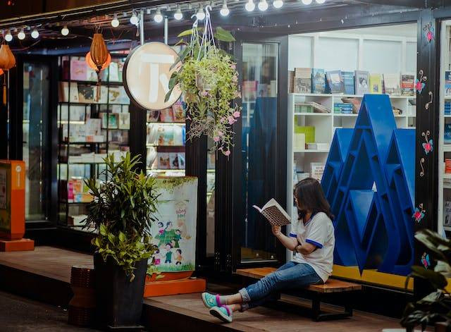 Ilustrasi toko buku di Denpasar. Sumber foto: Pexels/Min An