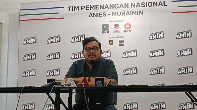 Juru bicara Timnas AMIN Angga Putra Fidrian saat dijumpai wartawan, di Sekretariat AMIN, Jalan Diponegoro, Jakarta Pusat, Rabu (13/12/2023). Foto: Fadhil Pramudya/kumparan