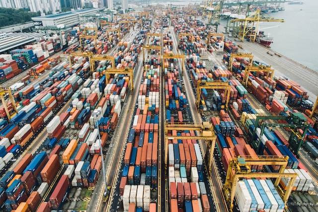 Ilustrasi Arti Logistik. Foto: Unsplash.com