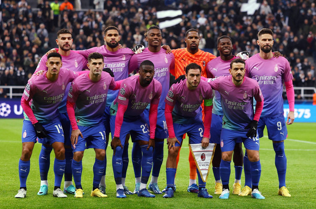 Pemain AC Milan saat melawan Newcastle United pada pertandingan lanjutan Grup F Liga Champions di St James Park, Newcastle, Inggris, Kamis (14/12/2023). Foto: Molly Darlington/REUTERS