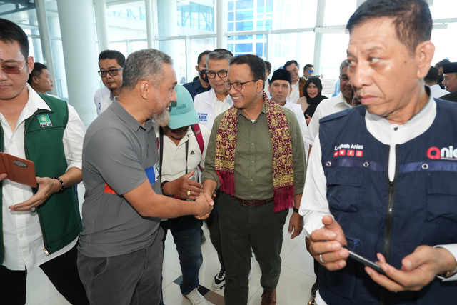 Capres nomor urut 1 Anies Baswedan tiba di Bandara Sultan Thaha, Jambi, Kamis (14/12). Foto: Dok. Istimewa