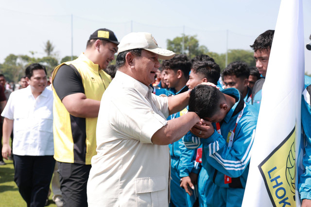 Menhan Prabowo Subianto meresmikan Akademi Sepakbola modern Garudayaksa yang digagasnya di Bekasi, Kamis (14/12/2023). Foto: Dok. Istimewa