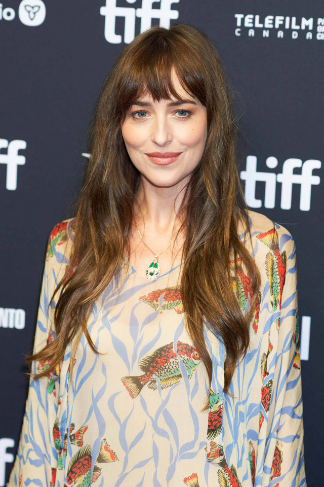 Aktris AS Dakota Johnson tiba untuk pemutaran perdana "Daddio" pada Festival Film Internasional Toronto di TIFF Bell Lightbox di Toronto, Ontario, Kanada. Foto: GEOFF ROBINS / AFP