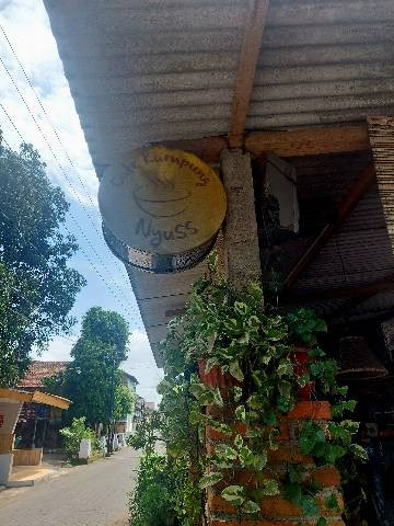 Tampak depan Cafe Kampung NyuSS. Sumber : Dokumentasi Pribadi