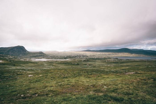 Ilustrasi contoh tektonisme. Sumber: unsplash.com/ Tomas Eidsvold