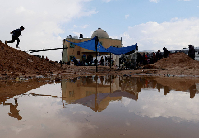 Kondisi pengungsian warga Palestina di Rafah, Rabu (13/12/2023). Foto: Mohammed Salem/REUTERS