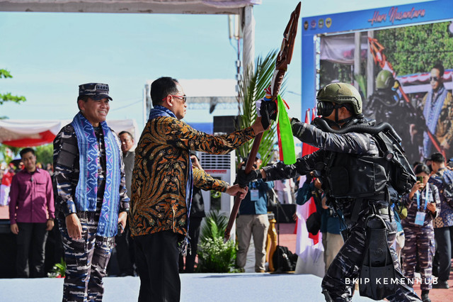 Menhub Budi Karya Sumadi dalam puncak Harnus 2023 di kawasan wisata Pantai Tugulufa, Kota Tidore Kepulauan, Provinsi Maluku Utara. Rabu (13/12/2023). Foto: Kemenhub