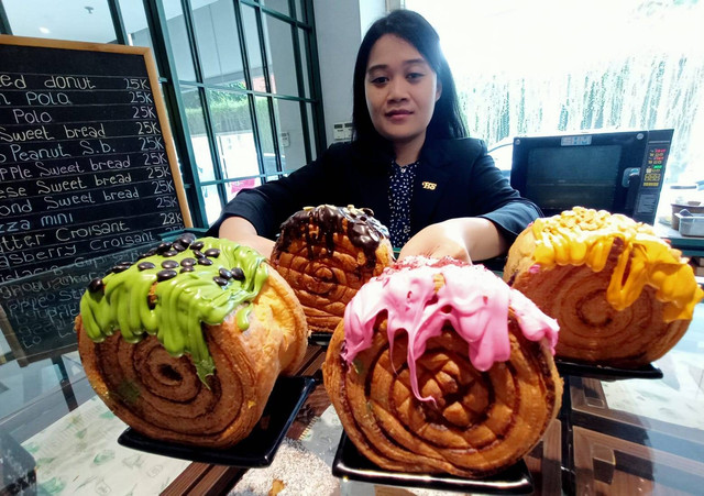 Cromboloni dengan varian topping. Foto-foto: Masruroh/Basra