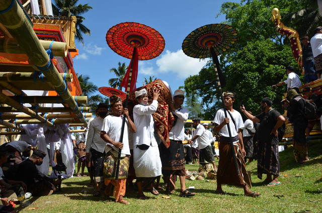Ilustrasi upacara tradisional di Bali. Foto: Pexels