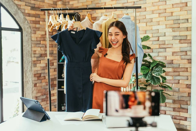Tren fitur live streaming di e-commerce belanja online. Foto: Shutterstock