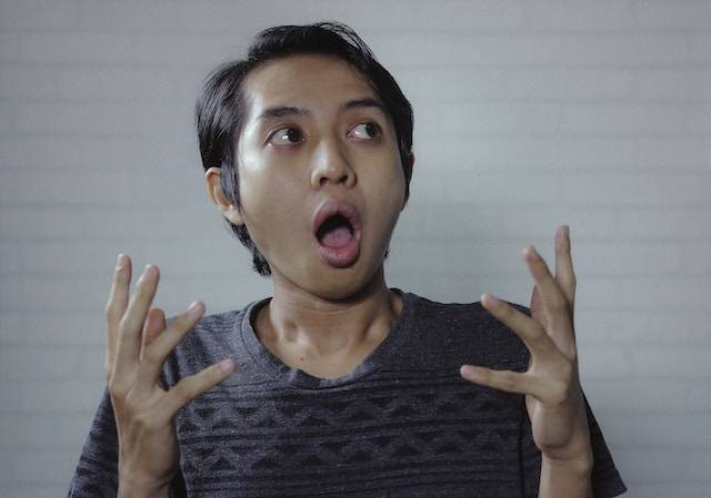 Ilustrasi macam-macam ekspresi wajah manusia, sumber foto: unsplash.com/Afif Ramdhasuma