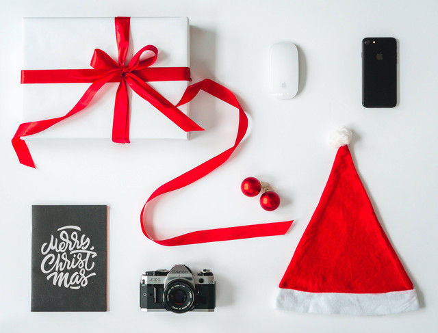 Ilustrasi Kata-Kata Undangan Natal. Unsplash/Jim Kalligas.