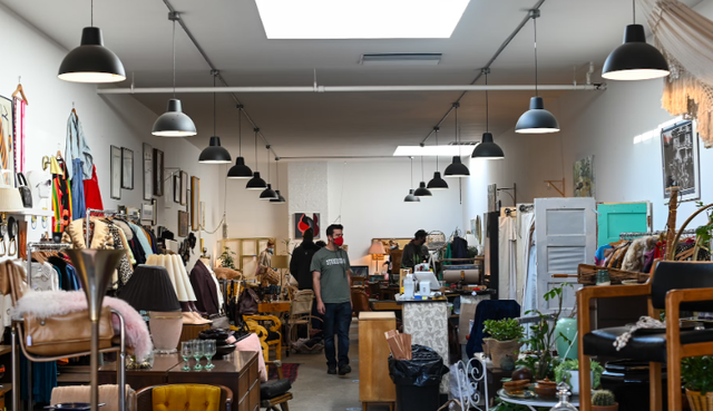 Toko perabotan di bandung. Foto hanya ilustrasi, bukan tempat sebenarnya. Sumber: Unsplash/Robinson Greig