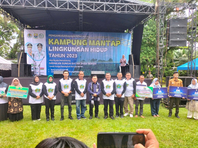 Acara Penganugerahan Pemenang Kampung Mantap di Bungo, Jambi. (Foto: Istimewa)