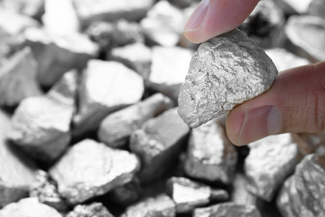 Ilustrasi logam tanah jarang atau rare earth element. Foto: Phawat/Shutterstock