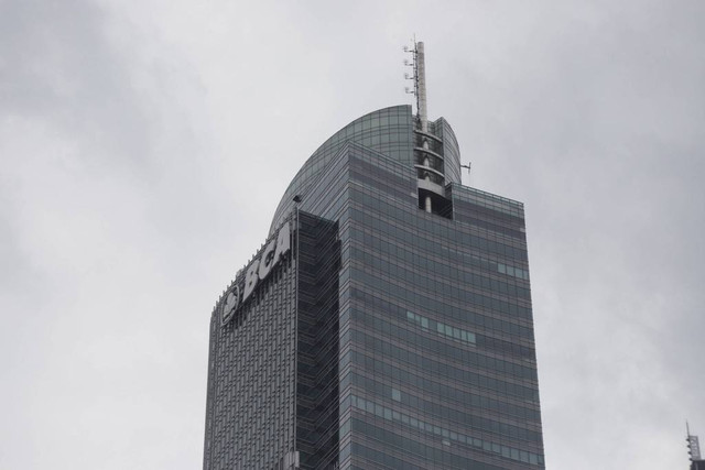 Ilustrasi berapa lama proses transfer dari luar negeri ke rekening BCA. Foto: Jamal Ramadhan/kumparan