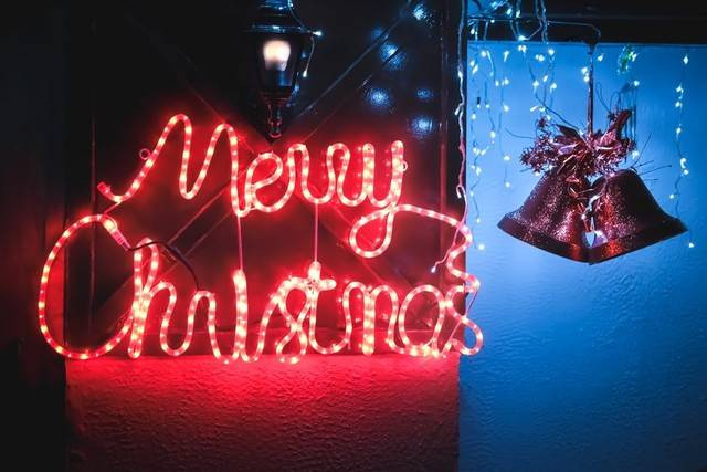 Ilustrasi lagu paduan suara Natal. Foto: Unsplash.