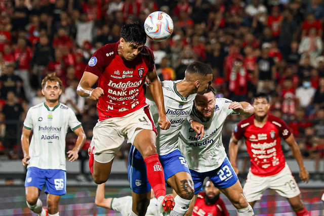 Pertandingan Bali United vs Persib Bandung dalam lanjutan Liga 1 2023/24, Senin (18/12/2023). Foto: Instagram/@baliunitedfc