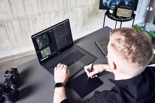 Ilustrasi laptop workstation. Foto: MSI