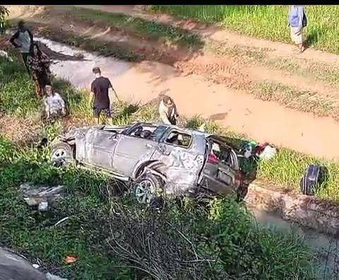 Pajero terlibat laka tunggal hingga terperosok ke jurang di Jalan Tol Sumatra KM 154.200 jalur B Kecamatan Terusan Nunyai, Kabupaten Lampung Tengah. | Foto: istimewa