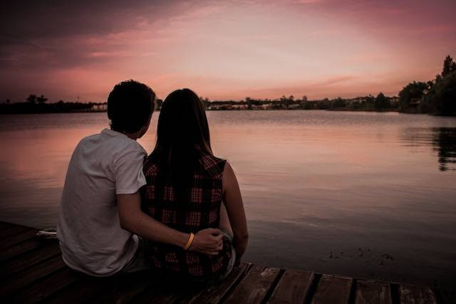 Ilustrasi mono relationship adalah. Foto: Jose Chomali/Unsplash