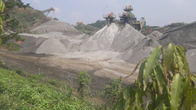 Aktivitas tambang di Parungpanjang. Foto: kumparan