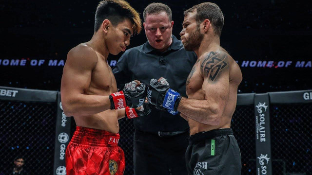 Jarred Brooks (kanan) akan kembali berhadapan dengan Joshua Pacio di ONE 166. Foto: ONE Championship.