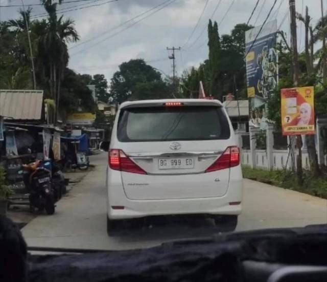Potongan video mobil yang digunakan oknum polisi tersebut.