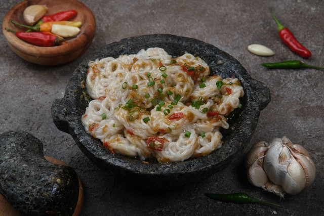 Seblak coet masuk dalam tren makanan 2023. Foto: galuhtati/Shutterstock