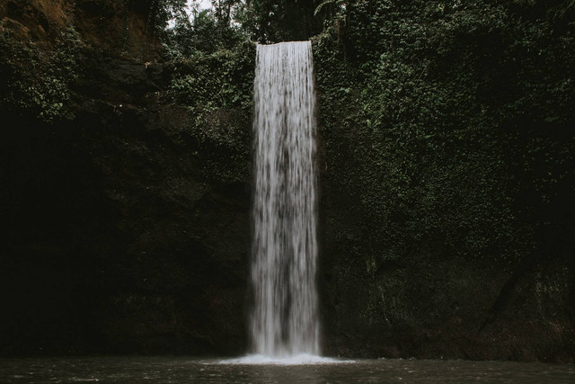 Ilustrasi Air Terjun di Badung Bali, bukan tempat sebenarnya. sumber: unsplash/FlorianGiorgio